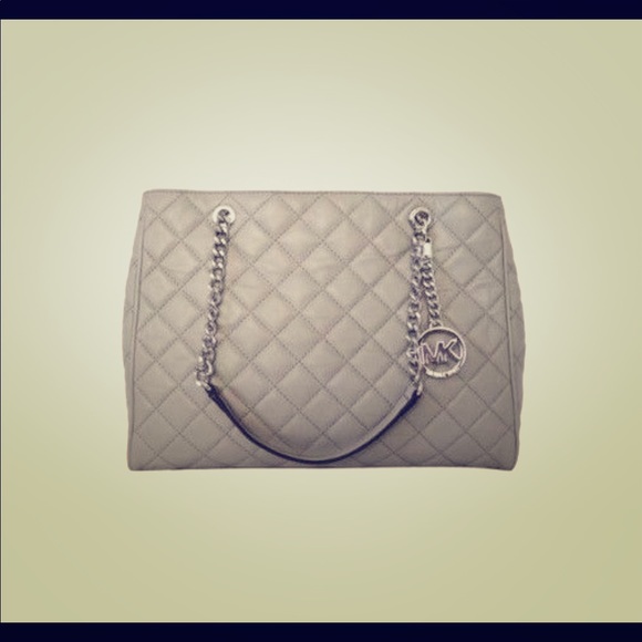 Michael Kors Handbags - Michael Kors Susannah Gray Purse